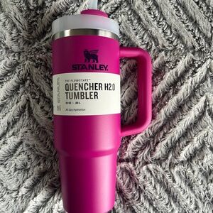 Stanley 30oz Fuschia quencher